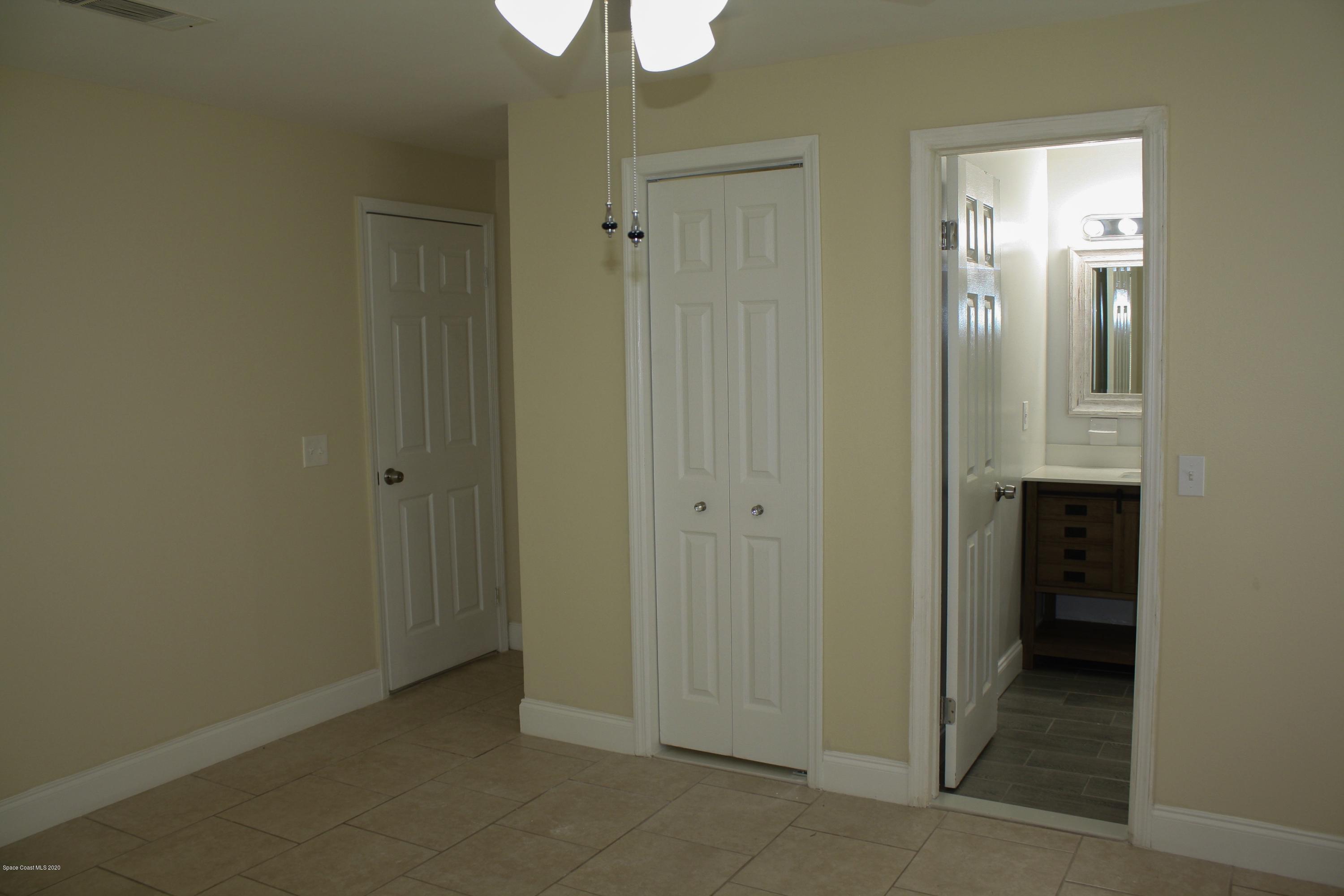 326 Riley Avenue Northeast Palm Bay, FL 32907 - Photo 27 of 43 an empty room that has a mirror