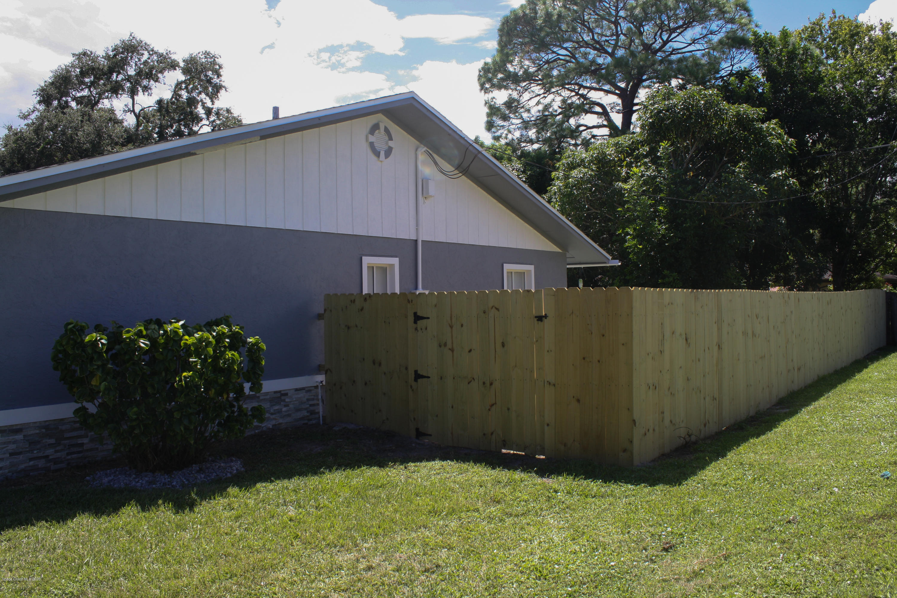 326 Riley Avenue Northeast Palm Bay, FL 32907 - Photo 35 of 43 a view of a small garden