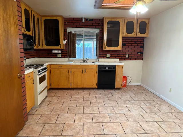 $425,000 | 885 Del Monte Court, Manteca, CA 95336