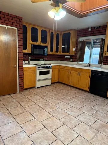 $425,000 | 885 Del Monte Court, Manteca, CA 95336