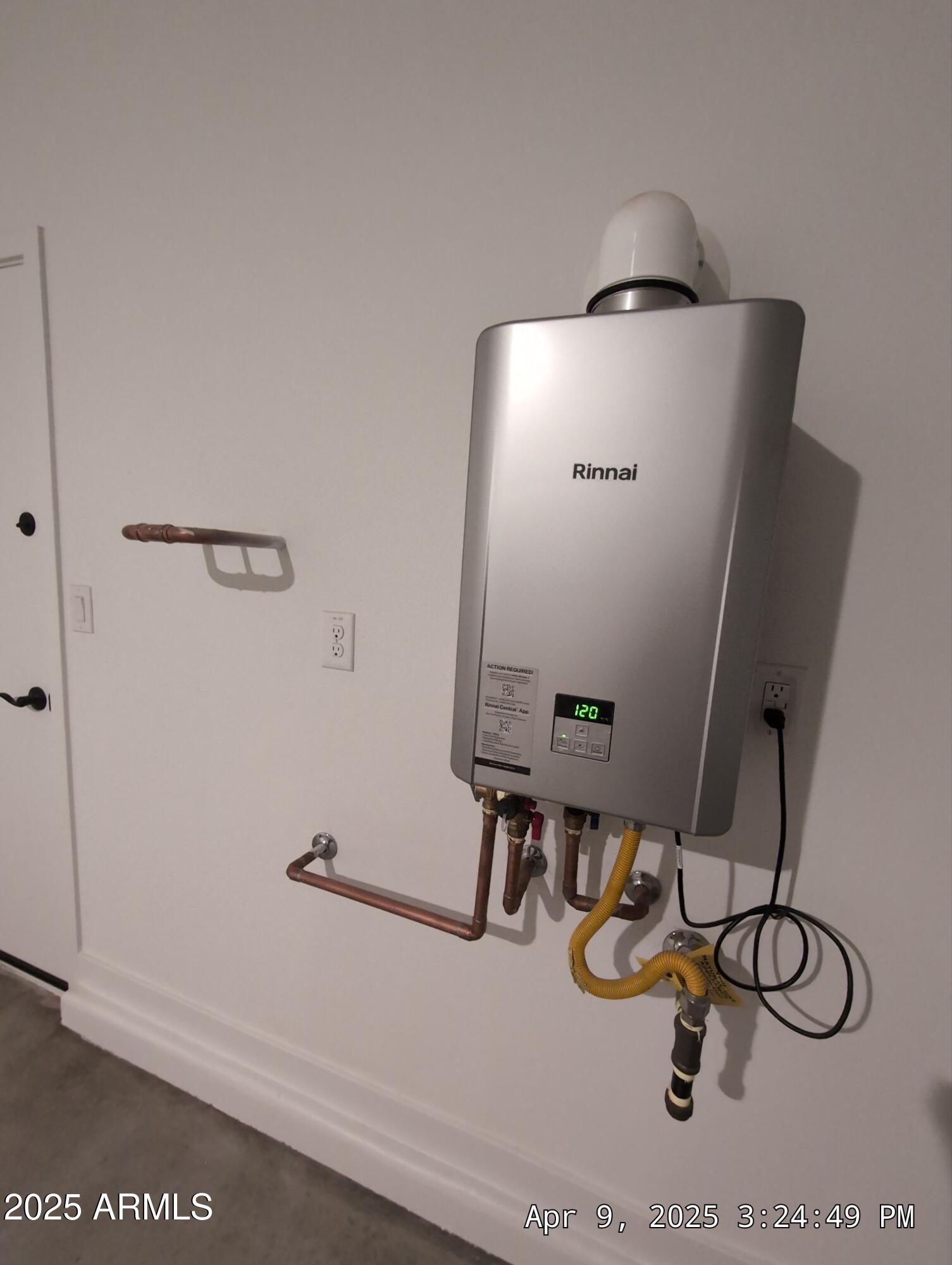 4514 South Pasteur Mesa, AZ 85212 - Photo 42 of 43 a bathroom with a sink mirror and vanity