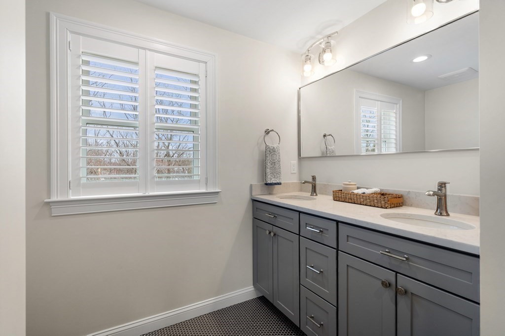 7 Woodlands Road Salem, MA 01970 - Photo 32 of 42 Gallery Image 32
