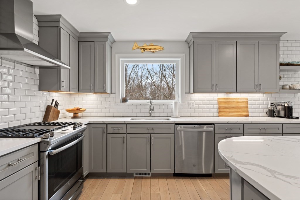 7 Woodlands Road Salem, MA 01970 - Photo 10 of 42 Gallery Image 10