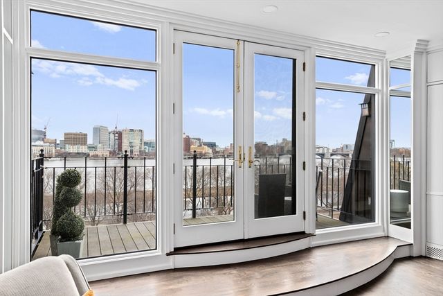 $2,810,000 | 232 Beacon Street, Unit 8, Boston, MA 02116