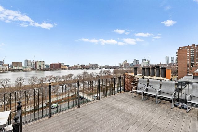 $2,810,000 | 232 Beacon Street, Unit 8, Boston, MA 02116