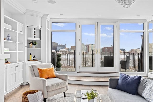 $2,810,000 | 232 Beacon Street, Unit 8, Boston, MA 02116
