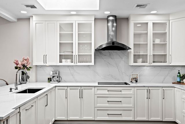 $2,810,000 | 232 Beacon Street, Unit 8, Boston, MA 02116