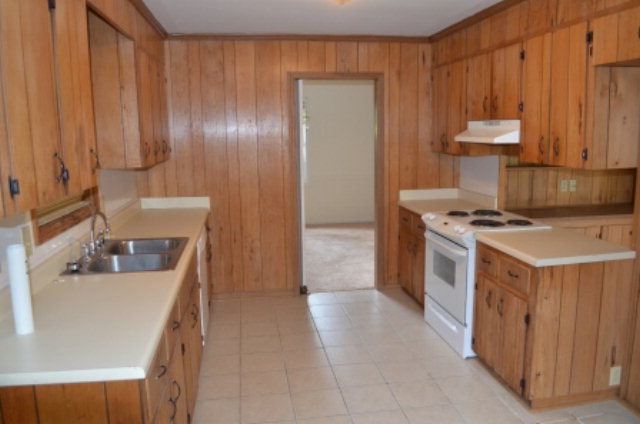 1847 Wood Valley Road Macon, GA 31211 - Photo 7 of 23 a kitchen that has a sink and a stove