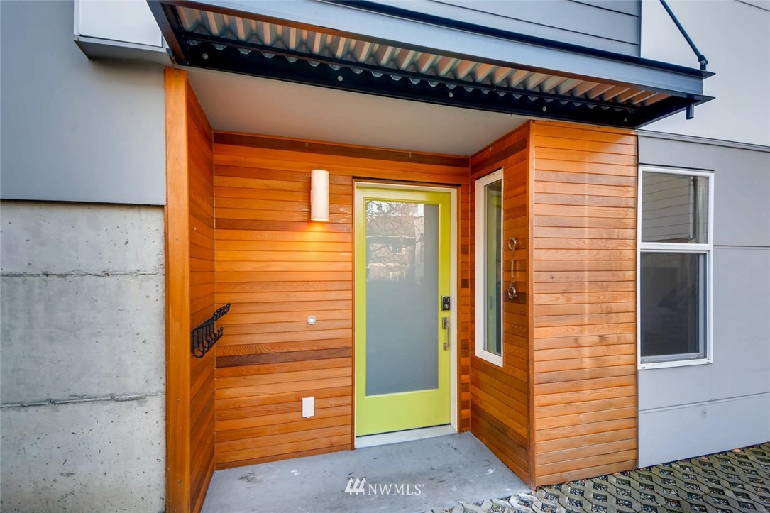 916 West Howe Street Seattle, WA 98119 - Photo 1 of 25 Gallery Image 1