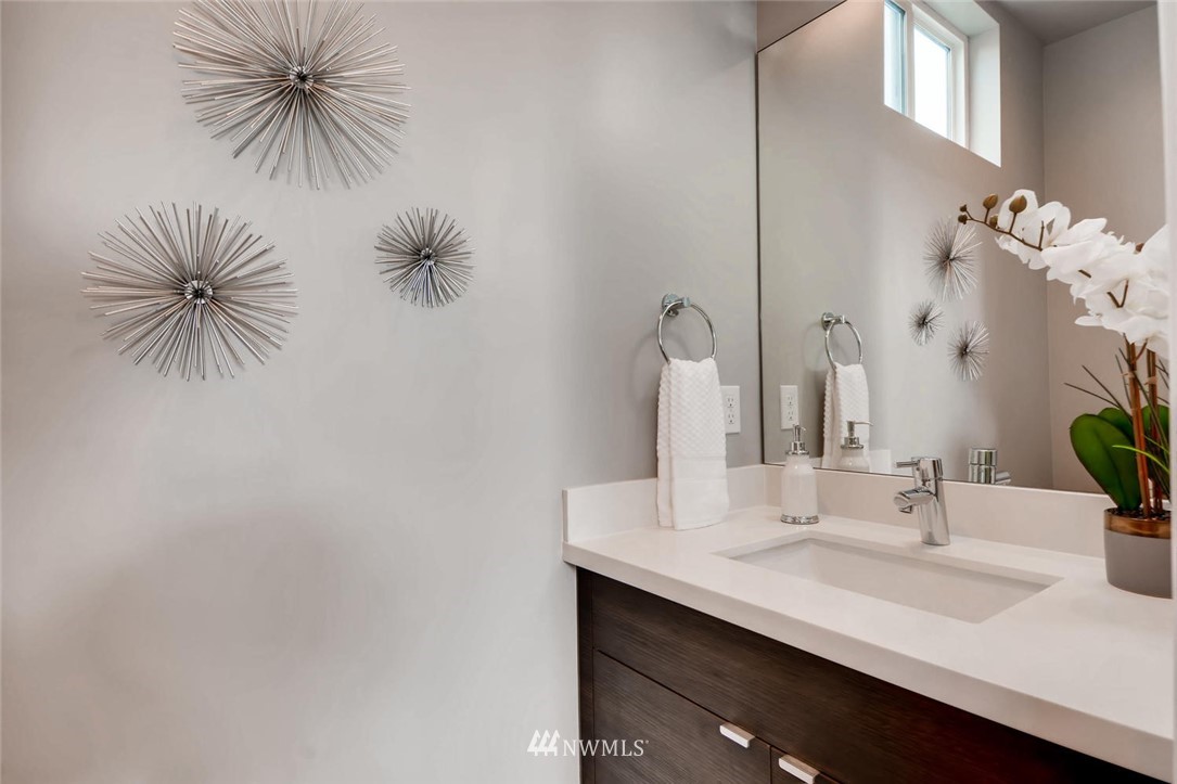 916 West Howe Street Seattle, WA 98119 - Photo 11 of 25 Gallery Image 11