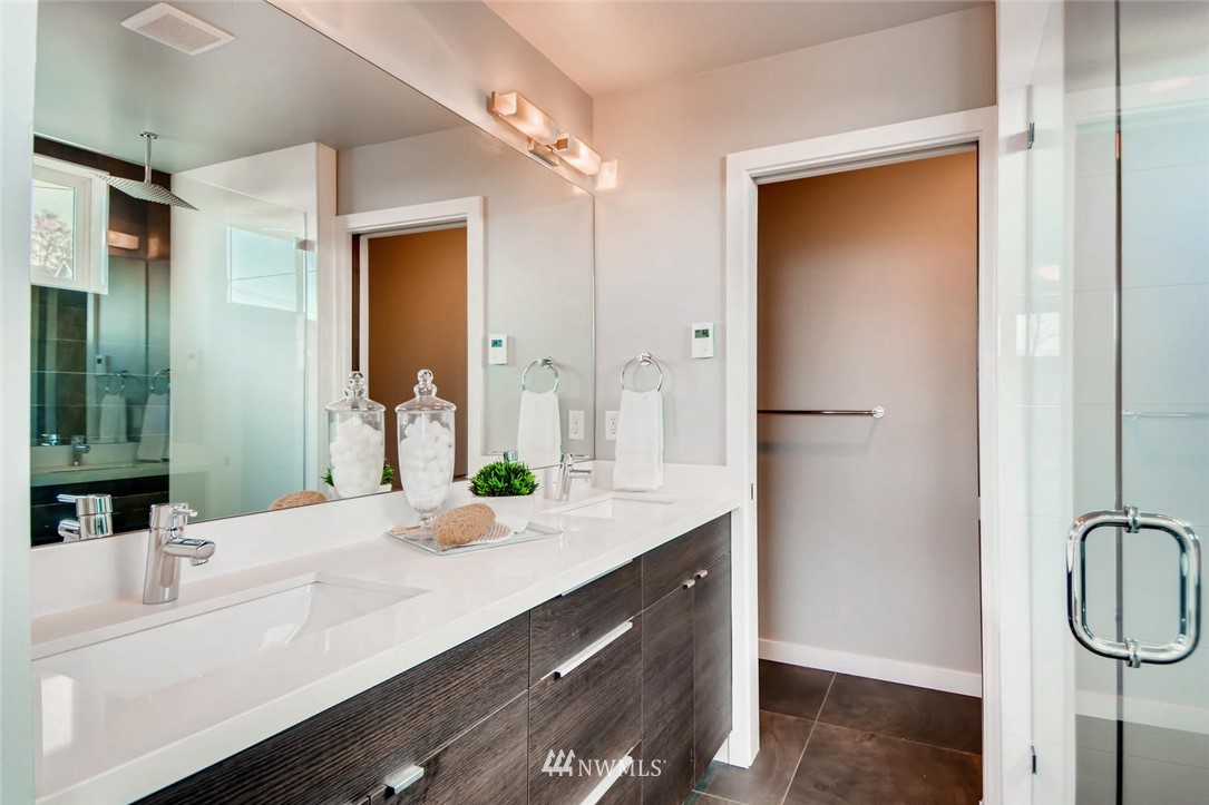 916 West Howe Street Seattle, WA 98119 - Photo 15 of 25 Gallery Image 15
