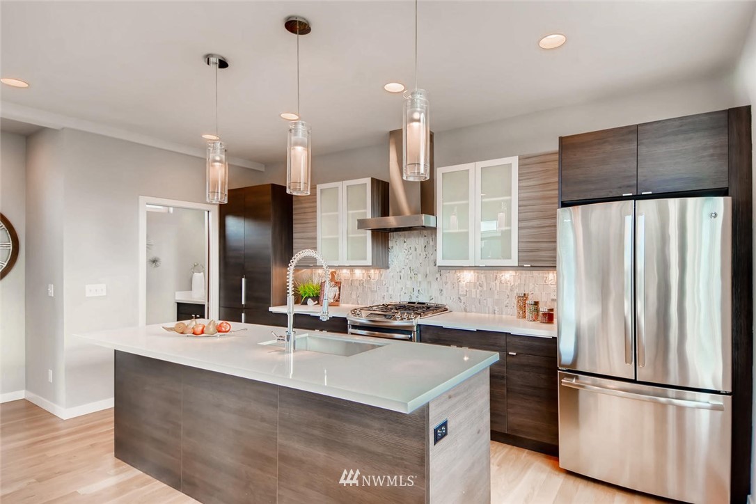 916 West Howe Street Seattle, WA 98119 - Photo 8 of 25 Gallery Image 8