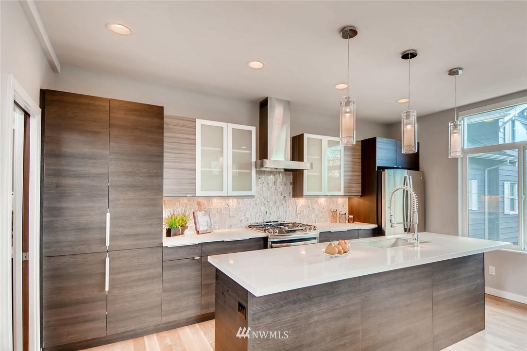 916 West Howe Street Seattle, WA 98119 - Photo 9 of 25 Gallery Image 9