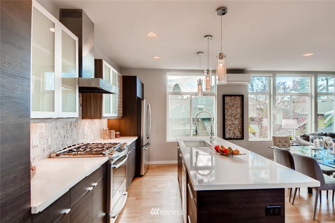 916 West Howe Street Seattle, WA 98119 - Photo 10 of 25 Gallery Image 10