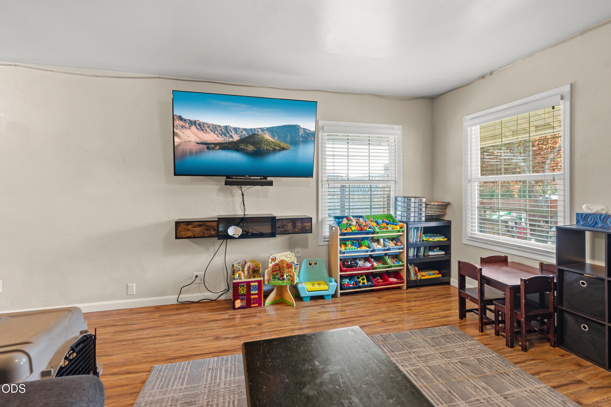 761 Hazel Street Central Point, OR 97502 - Photo 3 of 31 Gallery Image 3