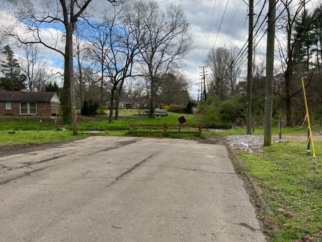 2876 Sugar Tree Road Nashville, TN 37215 - Photo 5 of 7 a view of a park with palm trees
