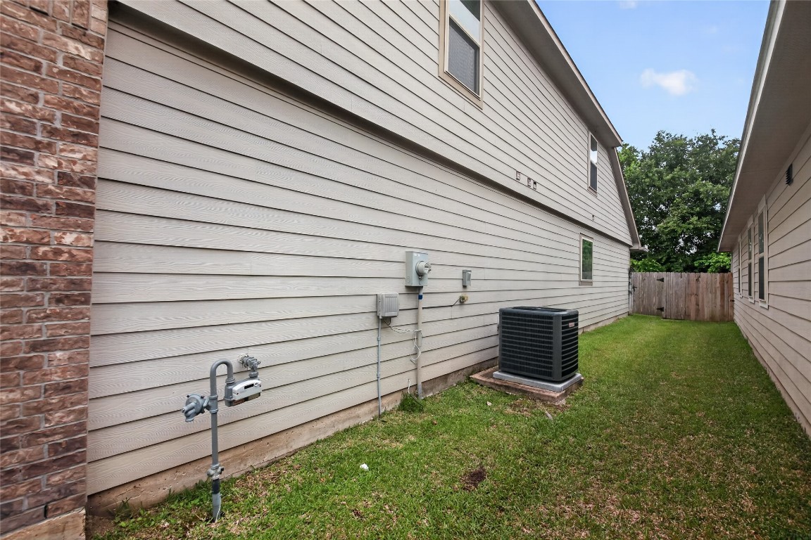 2518 Cold River Drive Humble, TX 77396 - Photo 6 of 35 a backyard of a house