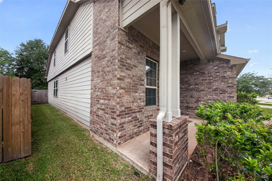 2518 Cold River Drive Humble, TX 77396 - Photo 8 of 35 a backyard of a house with lots of green space
