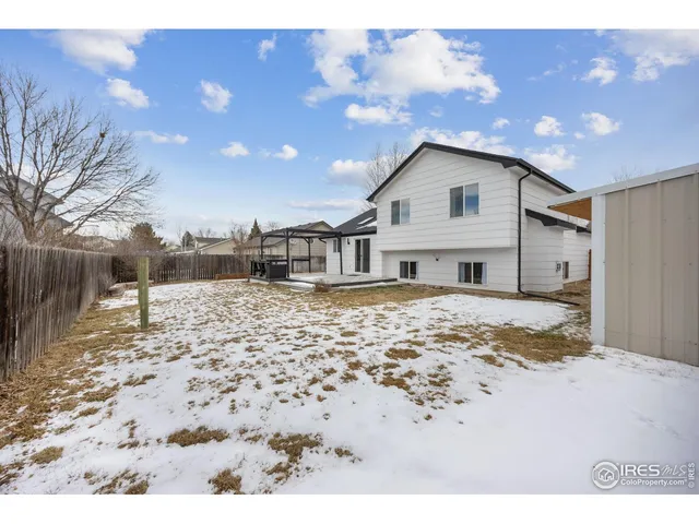 a house view with a outdoor space