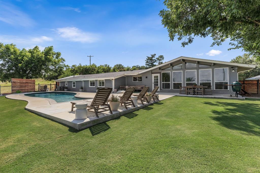 1613 South Cliff Street Decatur, TX 76234 - Photo 3 of 40