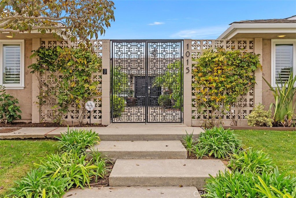 1015 Nottingham Road Newport Beach, CA 92660 - Photo 4 of 34 a front view of a house with a garden
