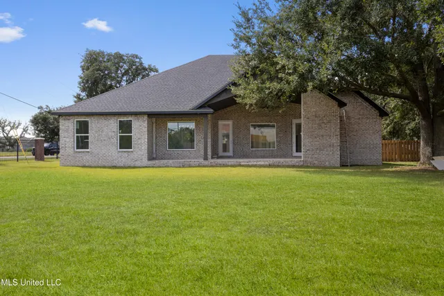 $689,988 | 500 Oak Haven Drive, Long Beach, MS 39560