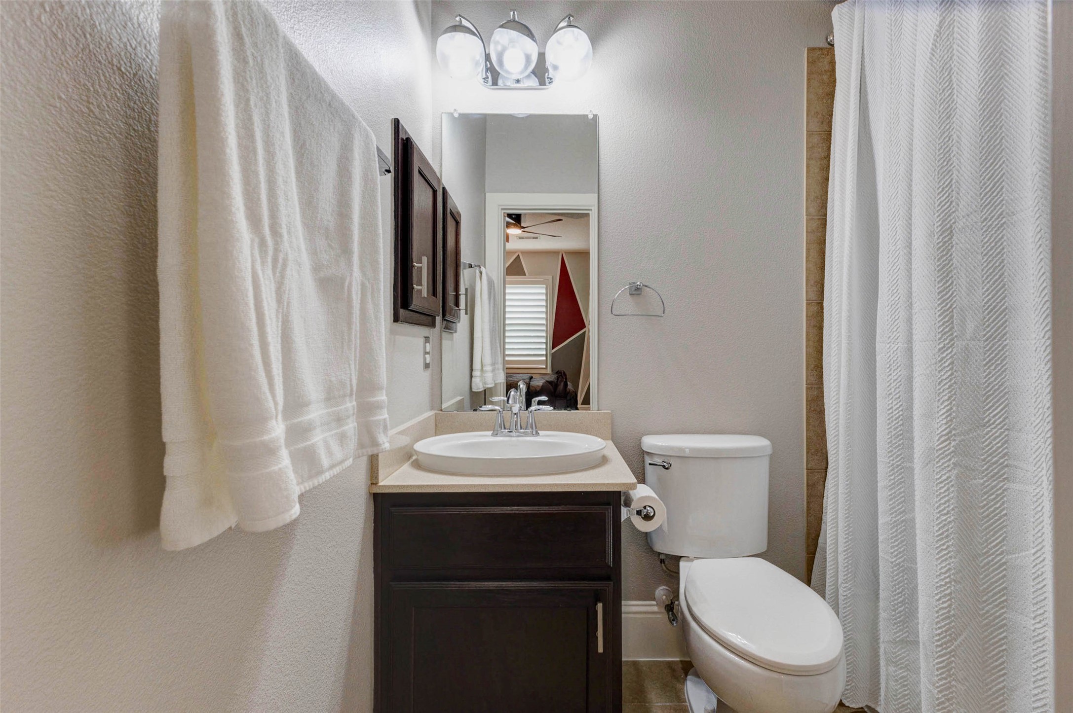 27602 Guthrie Ridge Lane Katy, TX 77494 - Photo 37 of 50 The ensuite secondary bath#3 maintains a cohesive design with consistent finishes and a functional layout.