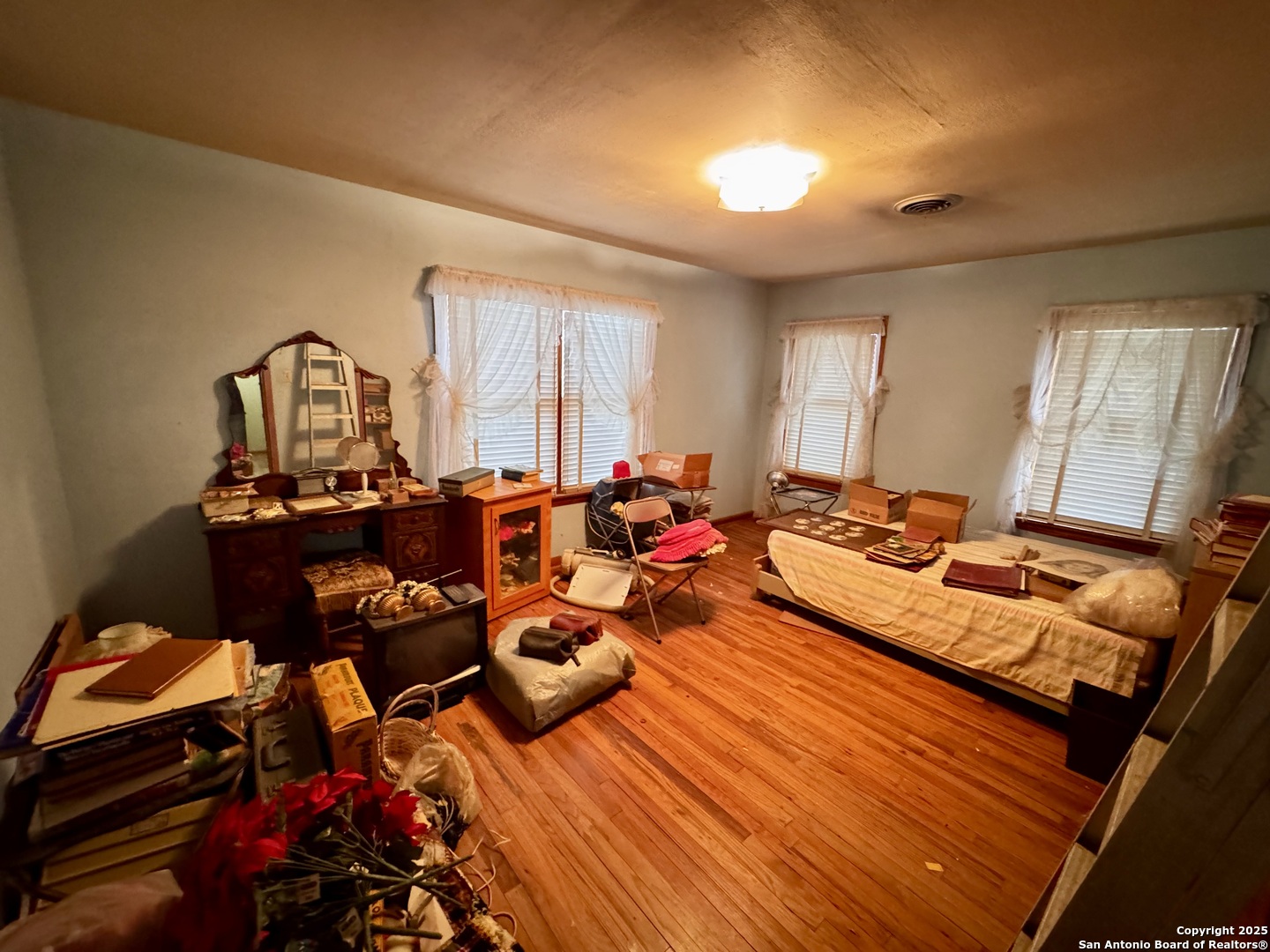 212 Patrick Pleasanton, TX 78064 - Photo 8 of 13 a living room with lots of furniture and a chandelier