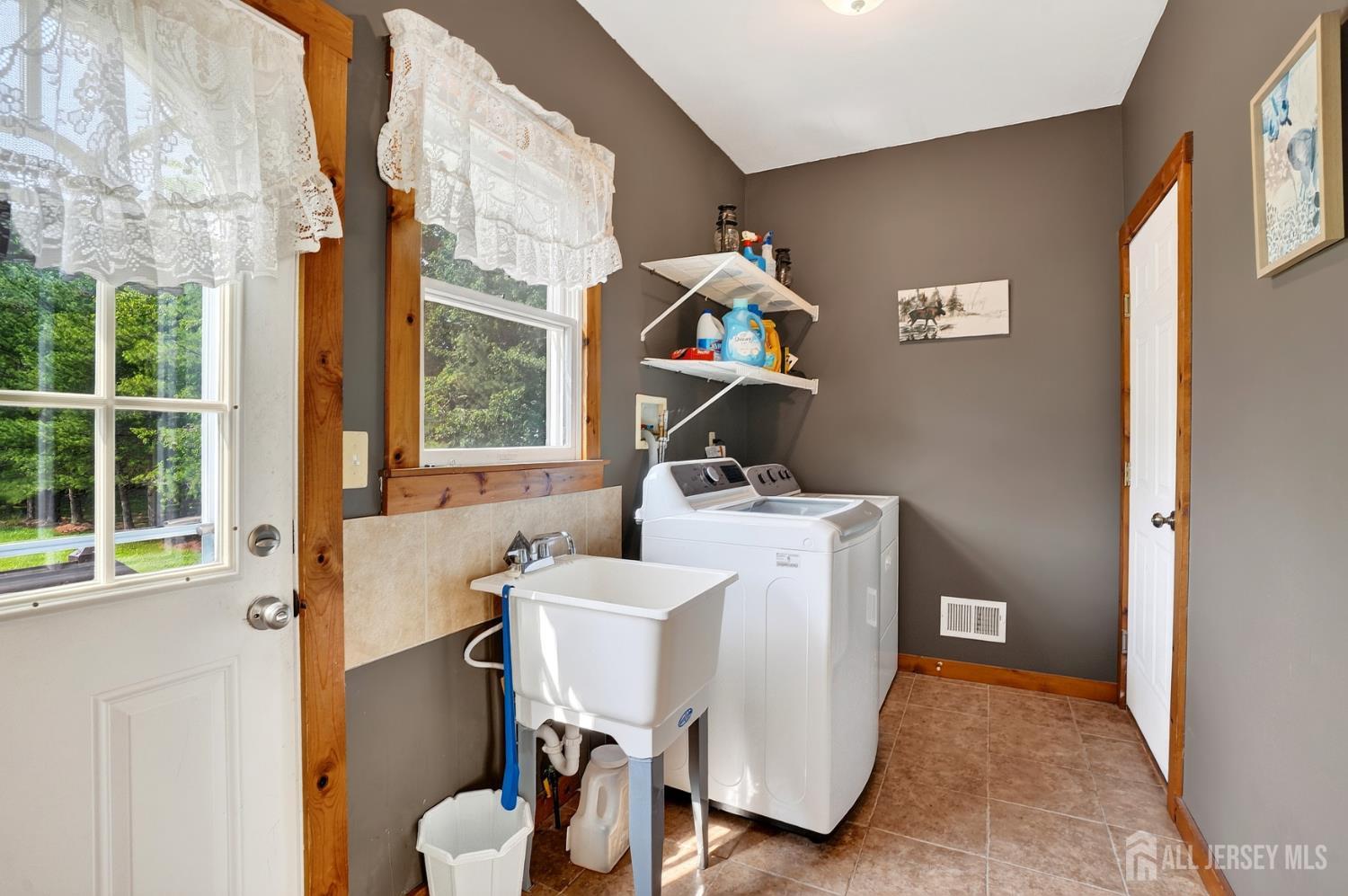 439 Schoolhouse Road Monroe Township, NJ 08831 - Photo 19 of 52