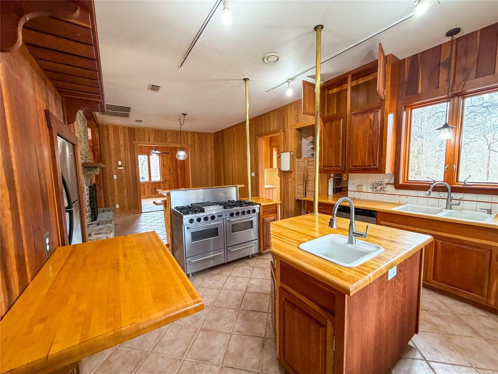 322 Wild Wood Drive Decatur, TX 76234 - Photo 4 of 39 a very nice looking kitchen with a large window