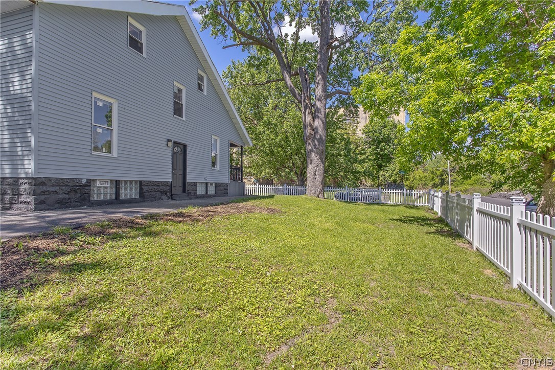 203 Maple Street Syracuse, NY 13210 - Photo 44 of 46