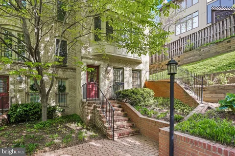 $795,000 | 4607 MacArthur Boulevard Northwest, Unit B, Washington, DC 20007