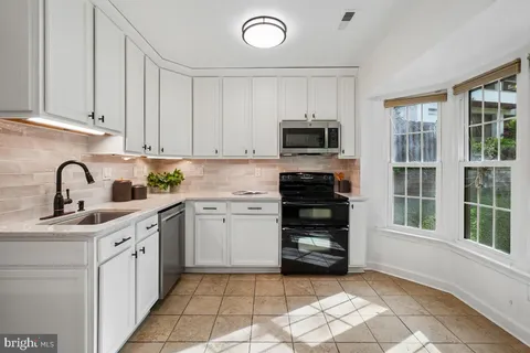 $795,000 | 4607 MacArthur Boulevard Northwest, Unit B, Washington, DC 20007