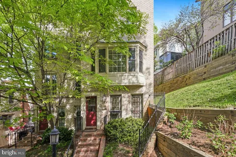 $795,000 | 4607 MacArthur Boulevard Northwest, Unit B, Washington, DC 20007