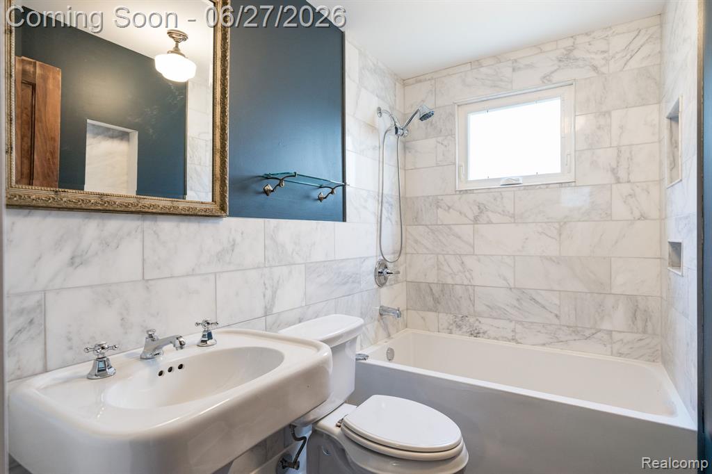 39 Mohawk Road Pontiac, MI 48341 - Photo 17 of 32