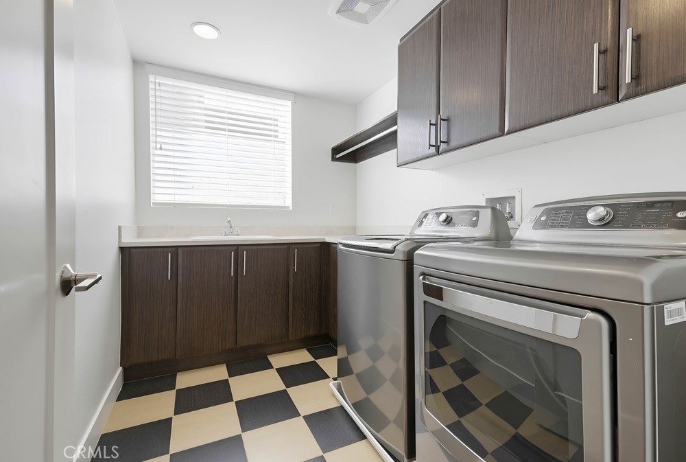 75 Lennox Irvine, CA 92612 - Photo 5 of 73