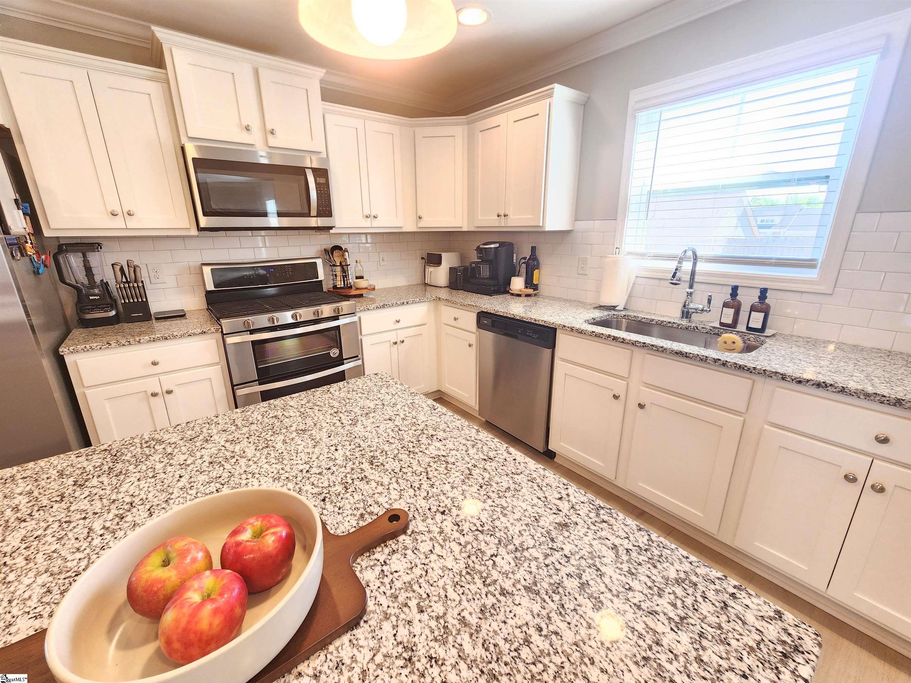 102 Thermal Court Fountain Inn, SC 29644 - Photo 4 of 32