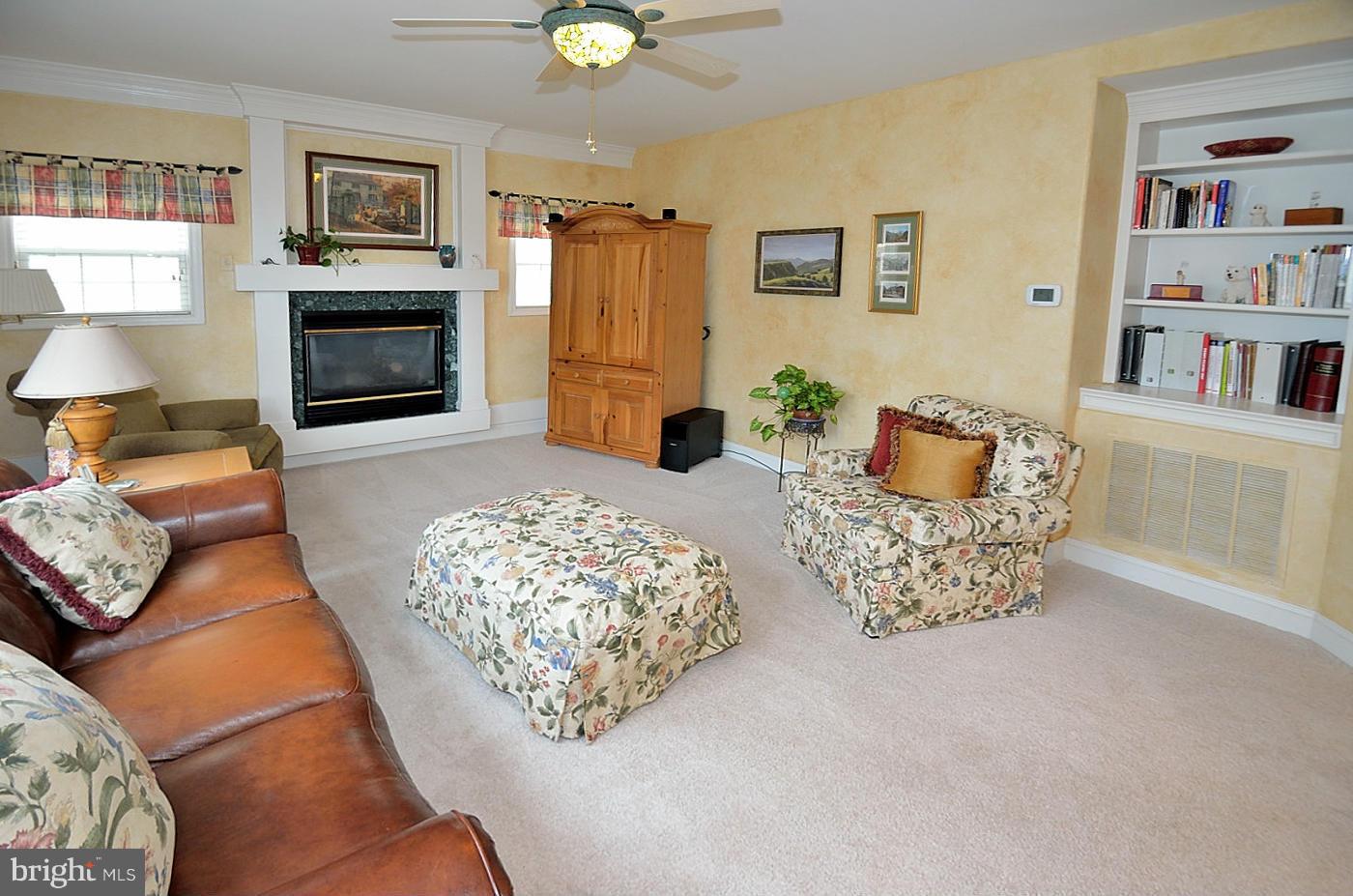 8556 Bauer Circle Springfield, VA 22152 - Photo 5 of 30 Family Room