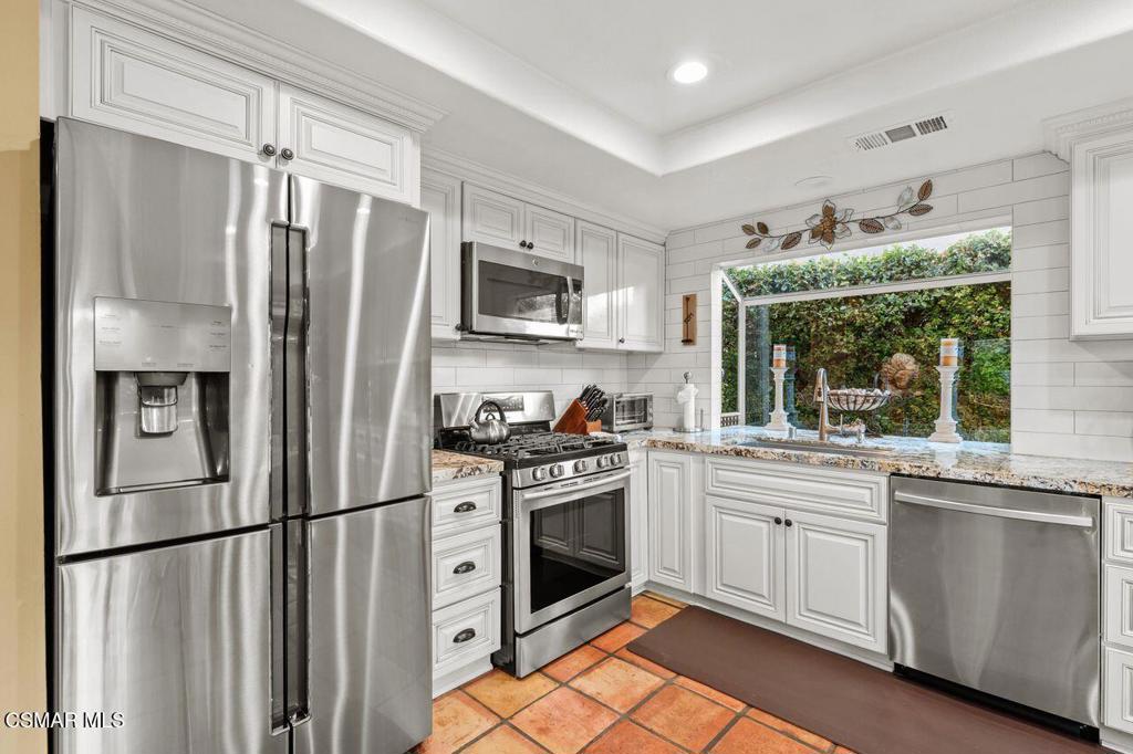 625 Galloping Hill Road Simi Valley, CA 93065 - Photo 15 of 49