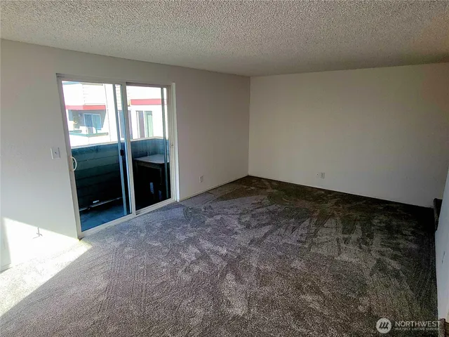 $347,950 | 18100 15th Avenue Northeast, Unit C218, Shoreline, WA 98155