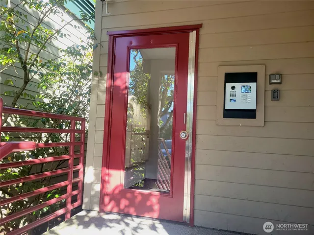 $347,950 | 18100 15th Avenue Northeast, Unit C218, Shoreline, WA 98155