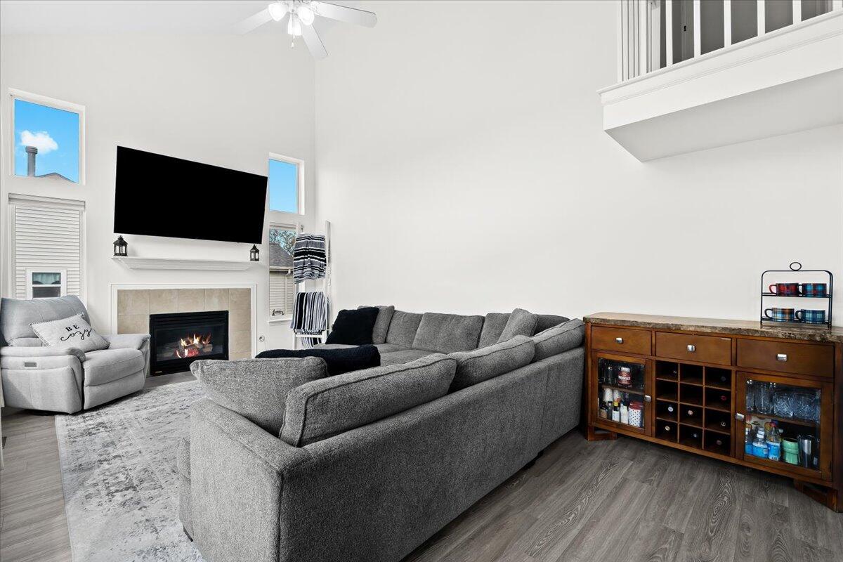 677 Ridgecrest Street Fenton, MI 48430 - Photo 12 of 31 Family room