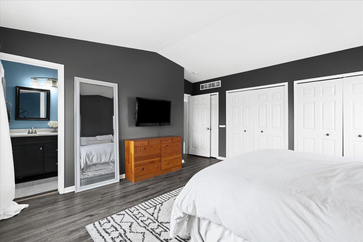 677 Ridgecrest Street Fenton, MI 48430 - Photo 18 of 31 Primary Bedroom
