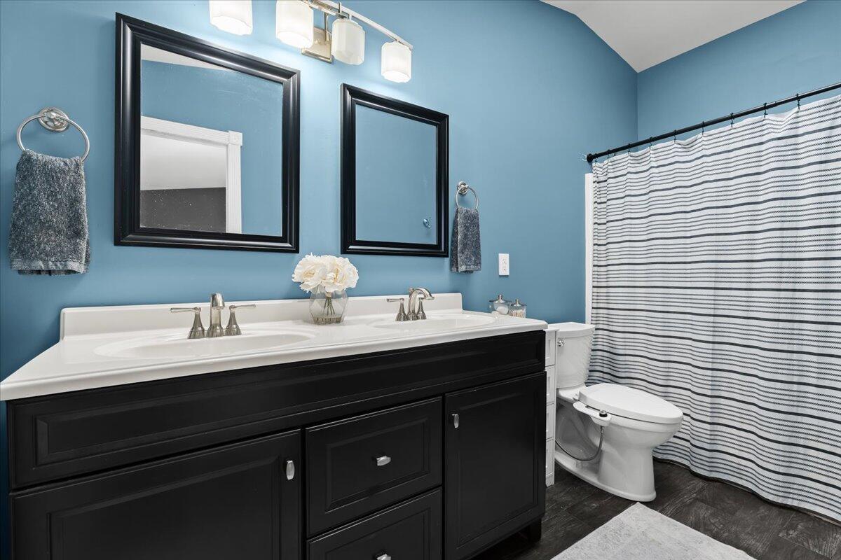 677 Ridgecrest Street Fenton, MI 48430 - Photo 19 of 31 Primary bath