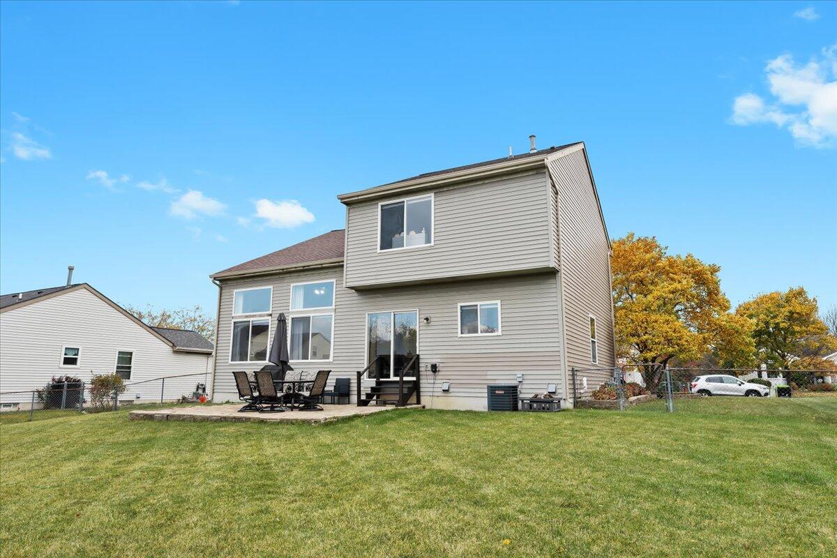 677 Ridgecrest Street Fenton, MI 48430 - Photo 2 of 31 back view