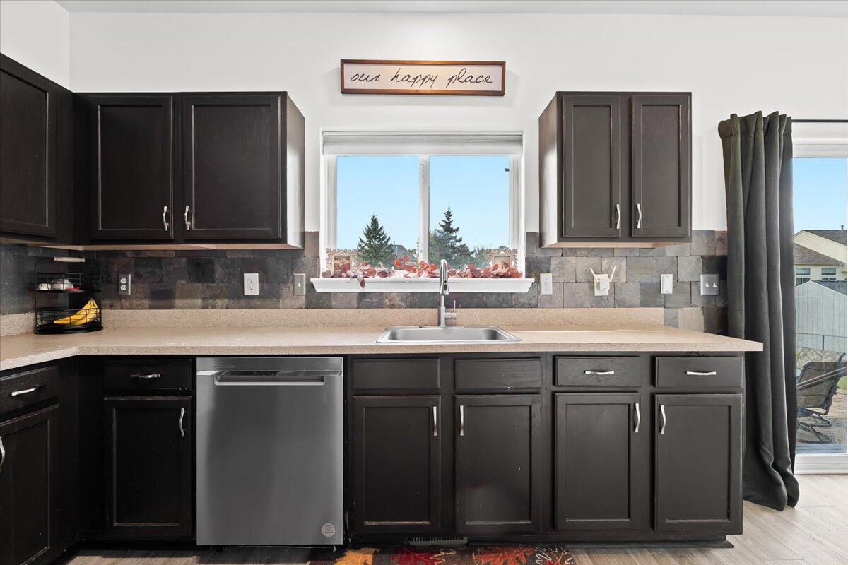 677 Ridgecrest Street Fenton, MI 48430 - Photo 8 of 31 Kitchen