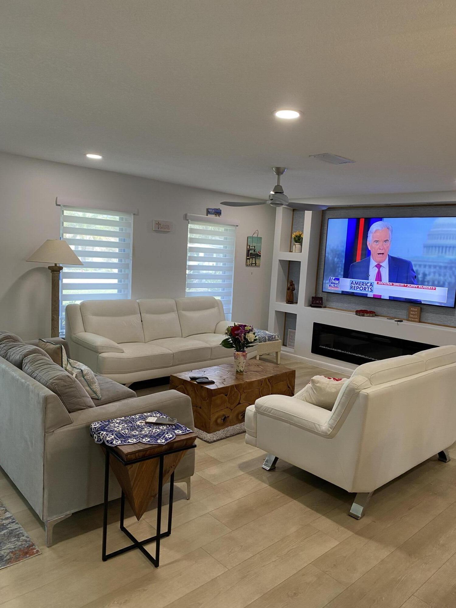 1050 Northwest 6th Terrace Boca Raton, FL 33486 - Photo 3 of 8 Livingroom