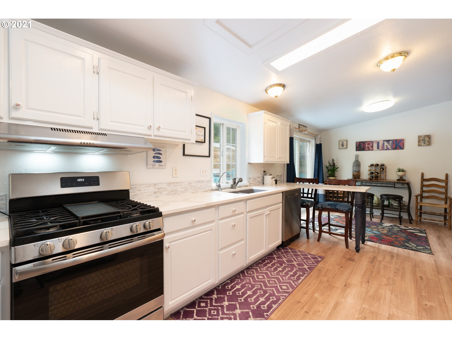 379 Porter Creek Road Winston, OR 97496 - Photo 5 of 17 Gallery Image 5