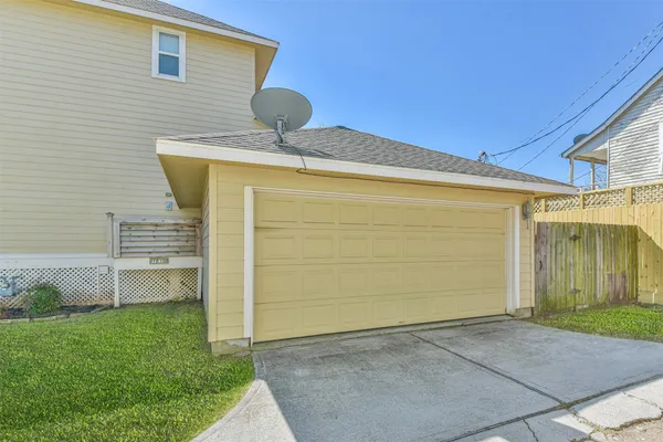 $3,680 | 1815 28th Street, Galveston, TX 77550