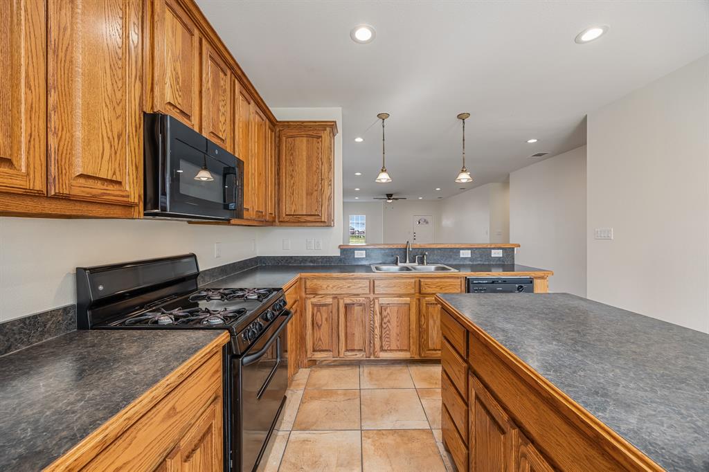 11504 Seagoville Road Balch Springs, TX 75180 - Photo 11 of 25